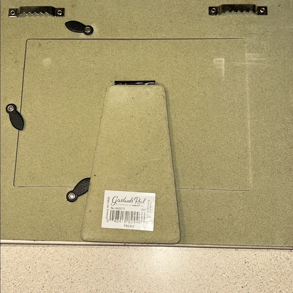 Classic White 'Mom & Me' Photo Frame  4x6 EUC Sturdy Frame - Picture 2 of 5